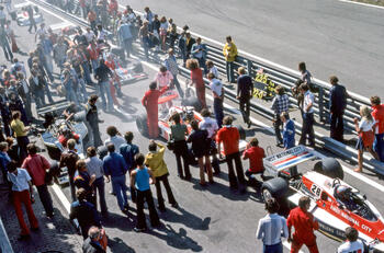 01 historic f1 pits